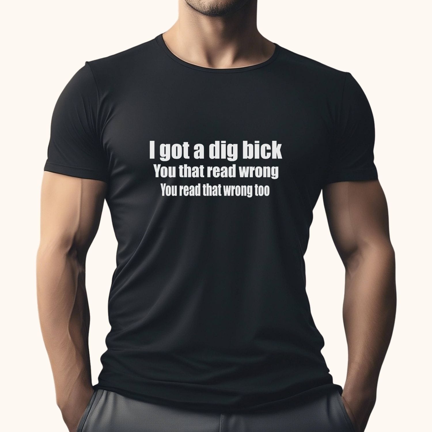 tricou-amuzant-barbati-prank-dig-bick-negru-lifestyle Model bărbat purtând tricou negru personalizat cu mesaj funny 18+ – „I got a dig bick”