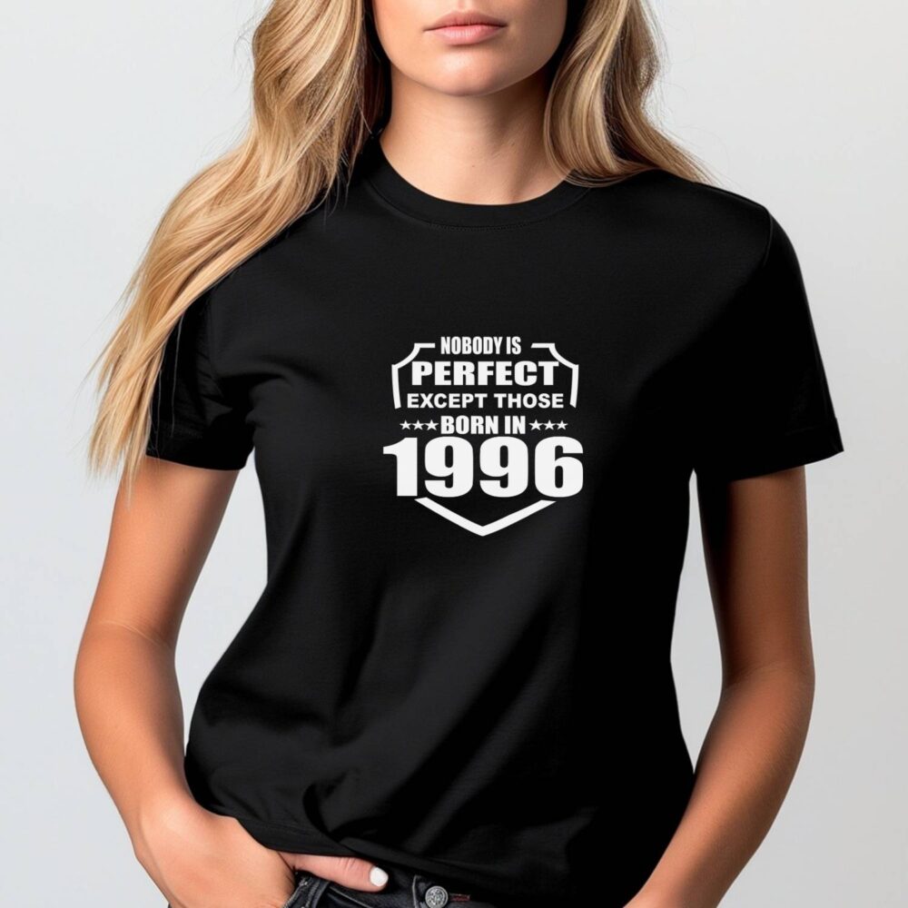 Tricou aniversar unisex Nobody Is Perfect born in 1996, model badge, mockup femeie pe tricou negru