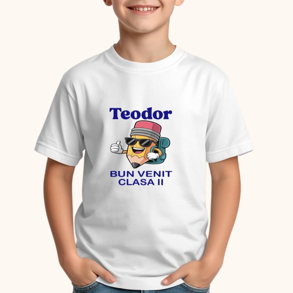 Băiat purtând tricou Back to School personalizat cu nume – „Bun venit clasa”