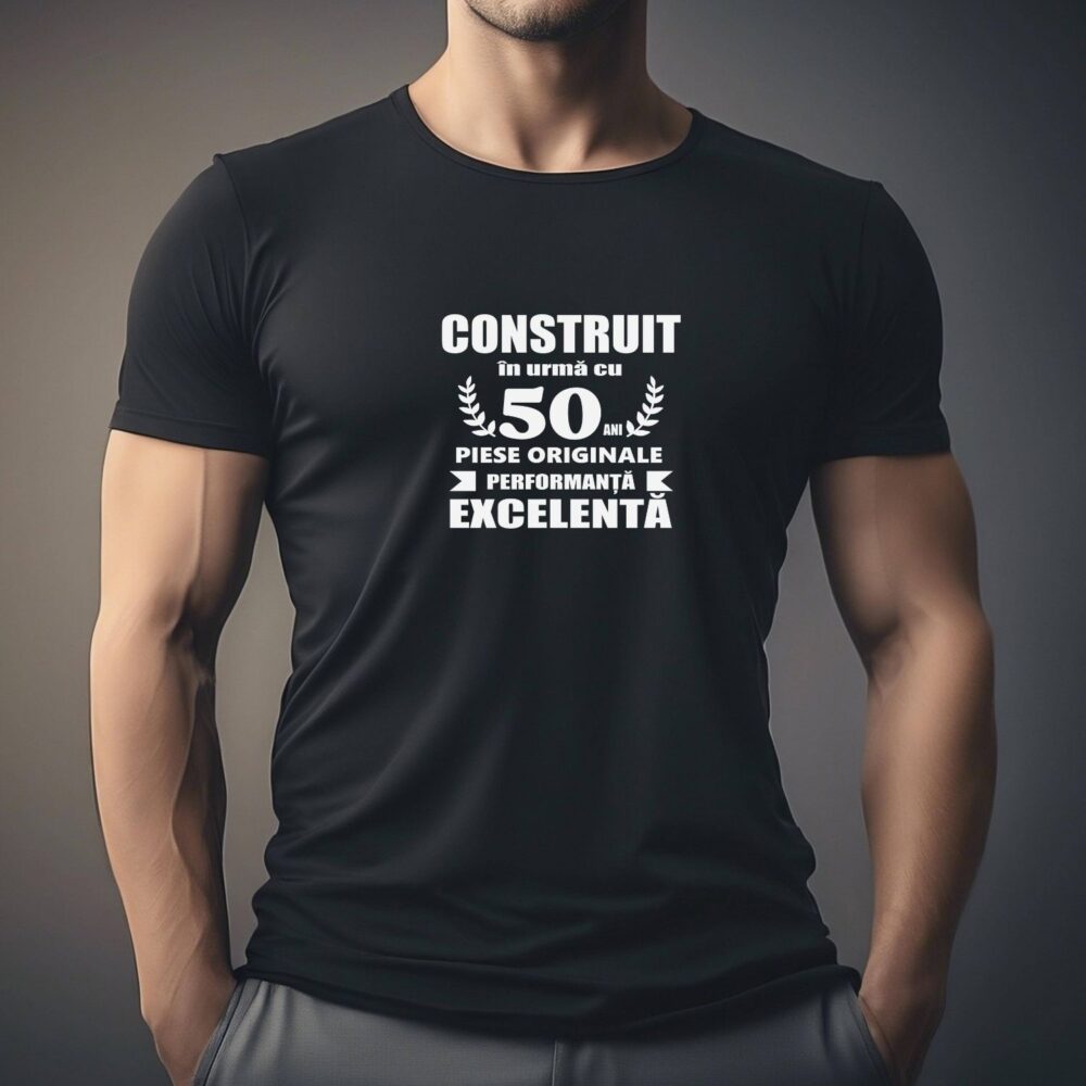 Tricou zi de naștere unisex model Construit în urmă cu 50 ani, piese originale, performanță excelentă, mockup bărbat negru
