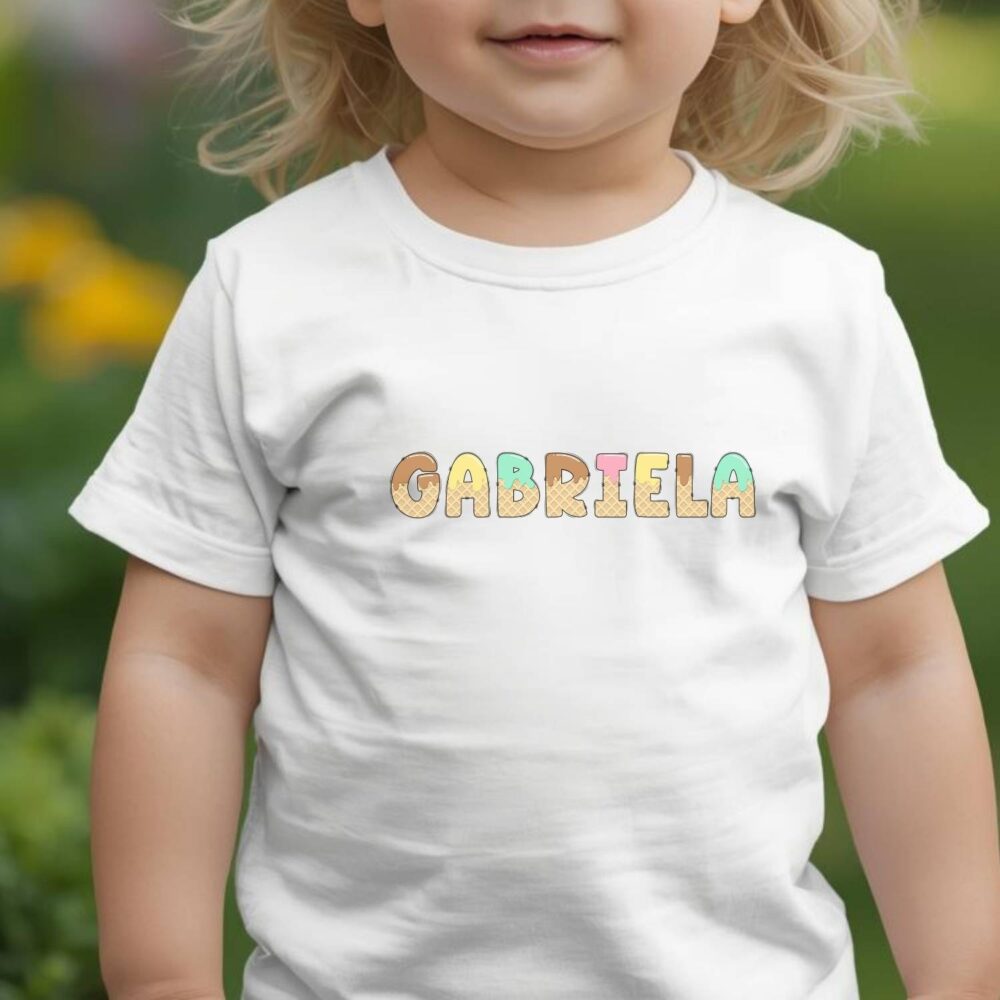 Tricou personalizat pentru copii – fetiță cu nume colorat tip înghețată