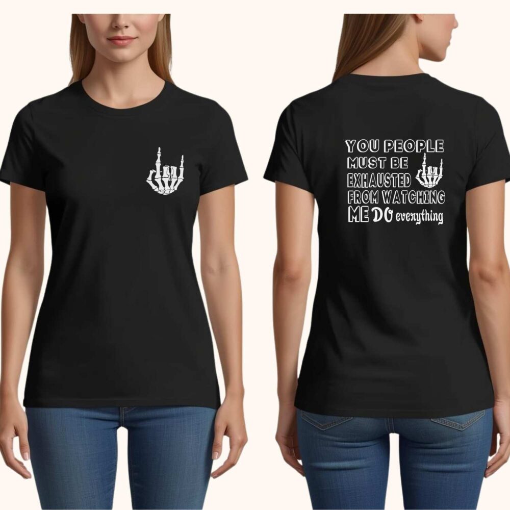 Model femeie purtând tricou negru cu mesaj sarcastic pe spate – tricou unisex cu atitudine