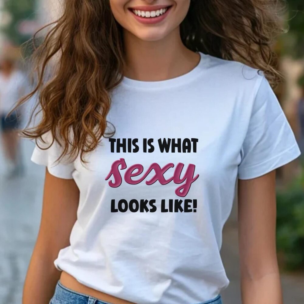 Model femeie poarta Tricou cu mesaj empowerment pentru dama, stil casual modern - This is what sexy looks like