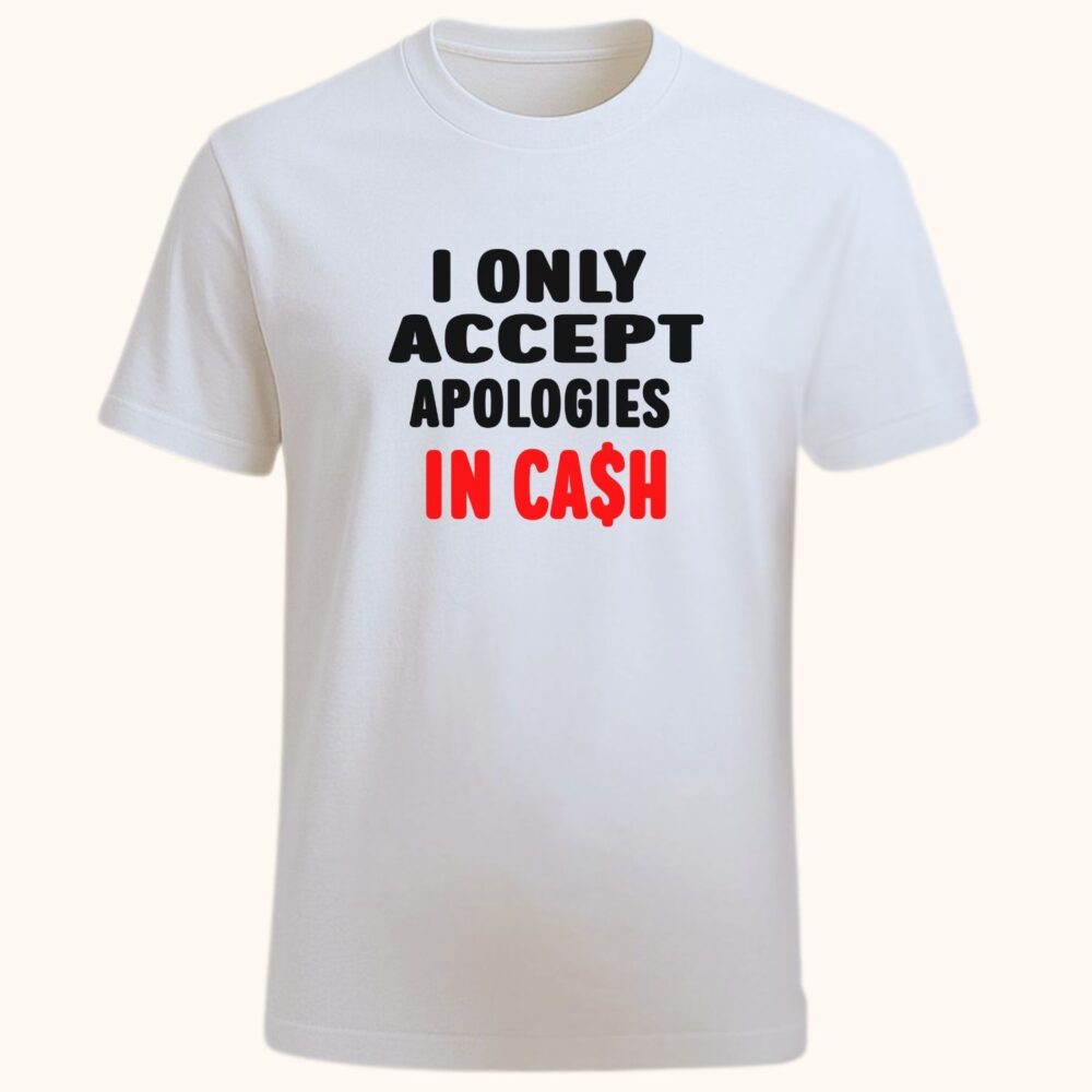 Tricou funny unisex alb „I Only Accept Apologies in Cash” – print negru și roșu