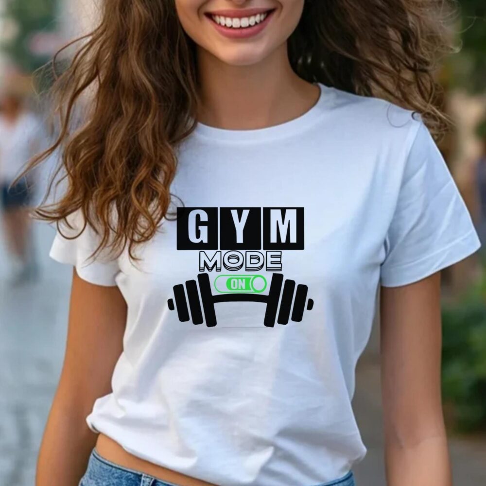 Tricou gym personalizat unisex alb „Gym Mode On” verde, model femei lifestyle