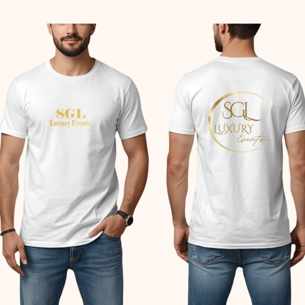 Tricou personalizat corporate cu logo mare centru – model femeie, branding vizibil