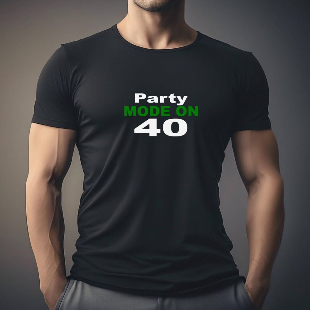 Tricou unisex Party Mode ON 40, mockup bărbat pe tricou negru, ideal pentru petrecere de zi de naștere