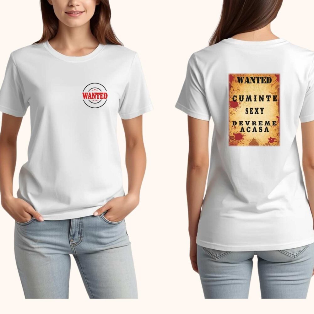 Model femeie purtând tricou personalizat „Wanted” alb – design western față și spate