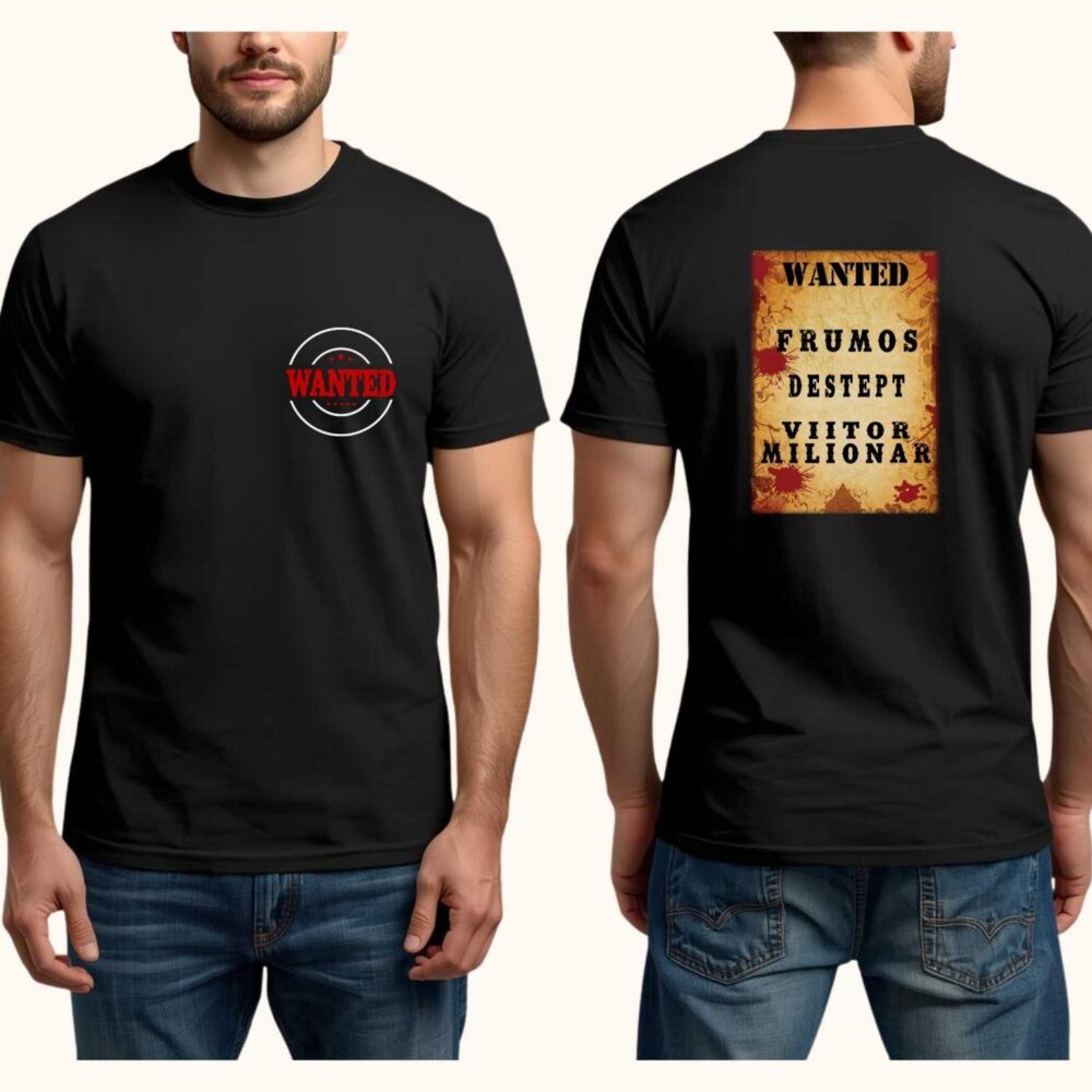 Model bărbat purtând tricou personalizat „Wanted” negru – design western față și spate