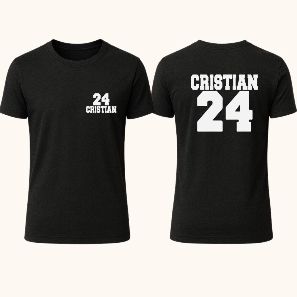 Prezentare tricou negru personalizat cu nume și număr pe spate, model clasic