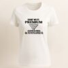 Tricou alb cu mesaj „Sunt Wi-Fi Premium” – cadou amuzant personalizat pentru femei