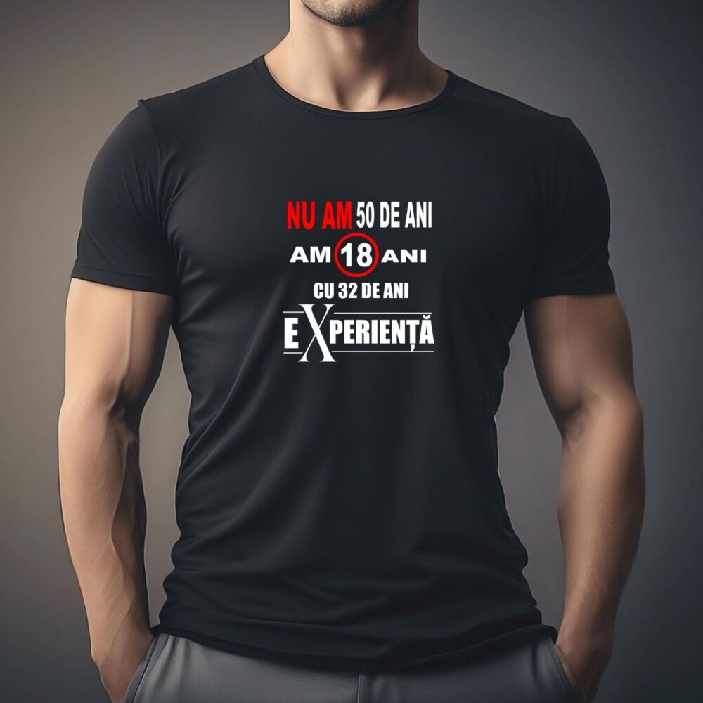 Tricou personalizat de zi de naștere cu mesaj 18 cu 32 ani de experiență, mockup bărbat negru