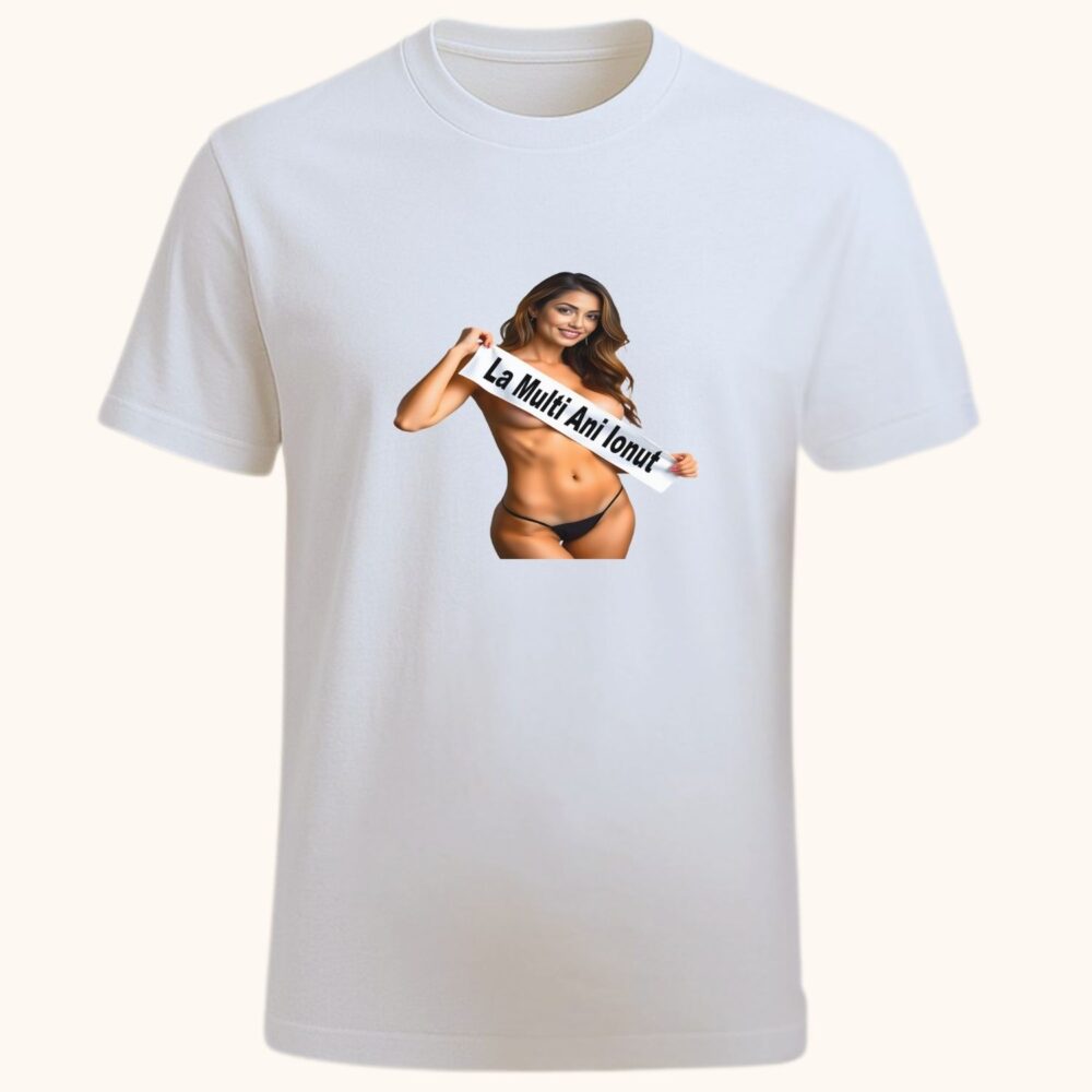 Tricou unisex 18+ cu nume „La Mulți Ani” – model bărbați, culoare alb