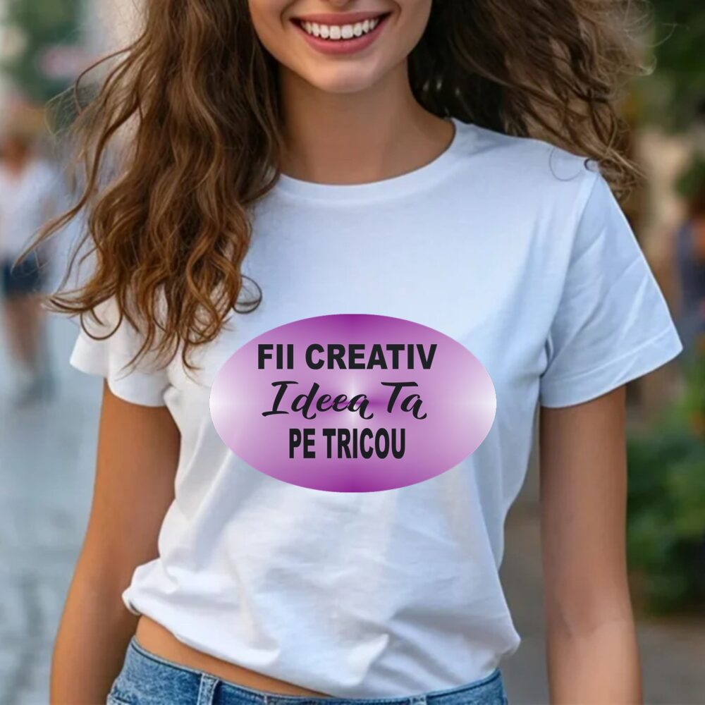 Model poarta tricou alb personalizat la alegere, cu text propiu, imagine sau mesaj la alegere. Tricou custom, personalizat online pentru orice ocazie.
