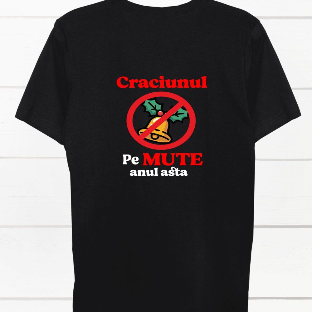 tricou negru personalizat pe umeraș, detaliu personalizare mesaj Crăciun, tricou bumbac , mesaj editabil la alegere
