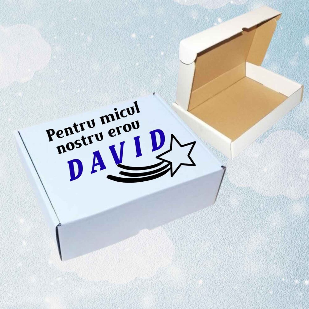 Cutie cadou personalizată pentru băiețel – „Pentru micul nostru erou David”