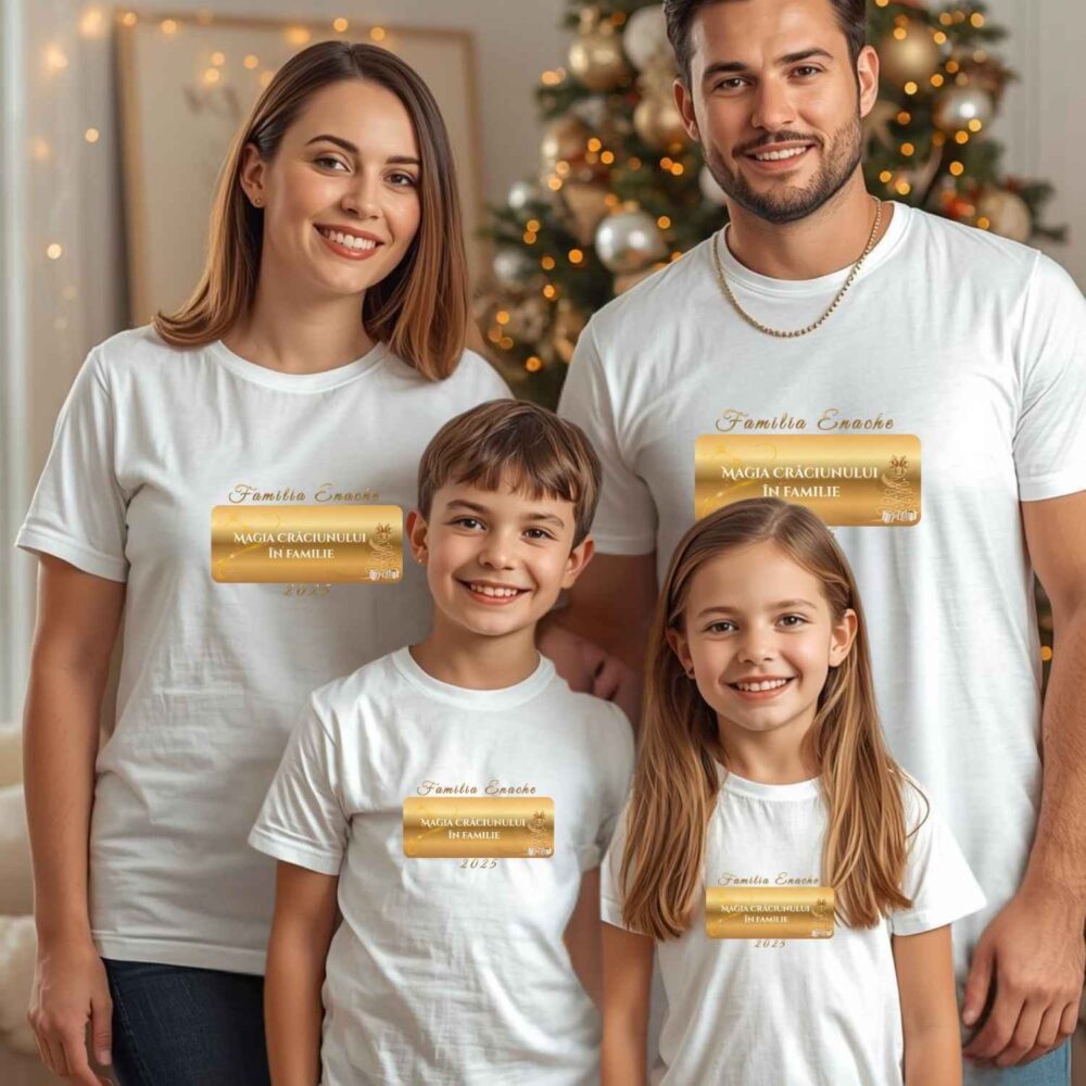 Tricouri familie Crăciun elegante cu placă aurie – familie purtând setul de tricouri personalizate