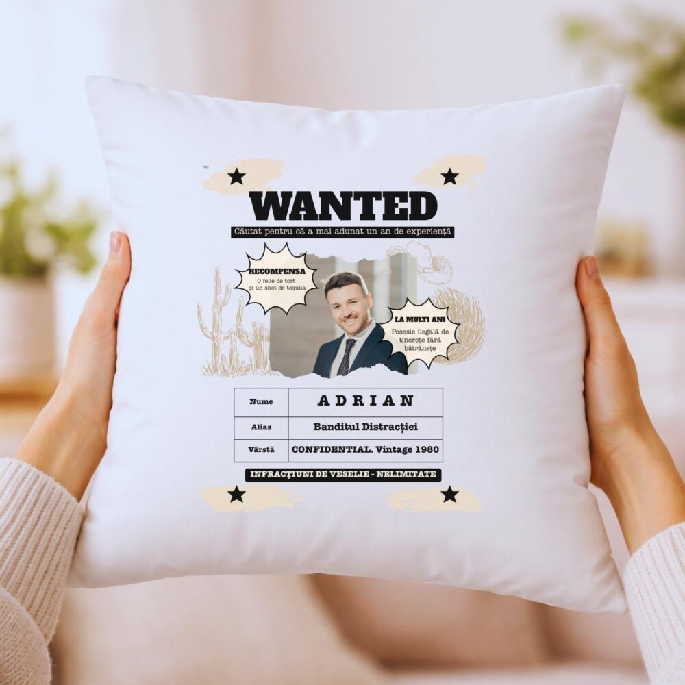 Pernă personalizată model Wanted cu poză și nume – cadou amuzant de zi de naștere