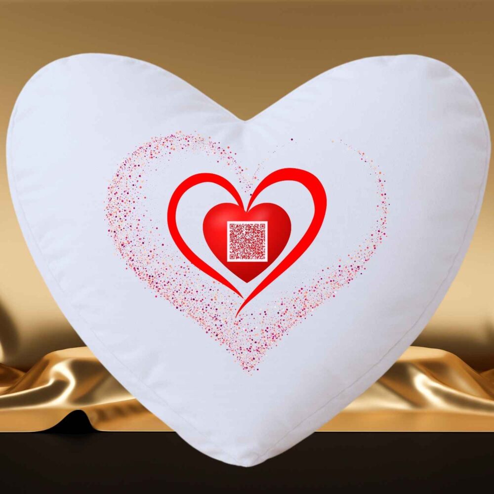 Pernă inimă romantică cu cod QR – personalizează o veste surpriză, o urare, un video preferat sau mesaj audio. Cadou inedit pentru orice ocazie