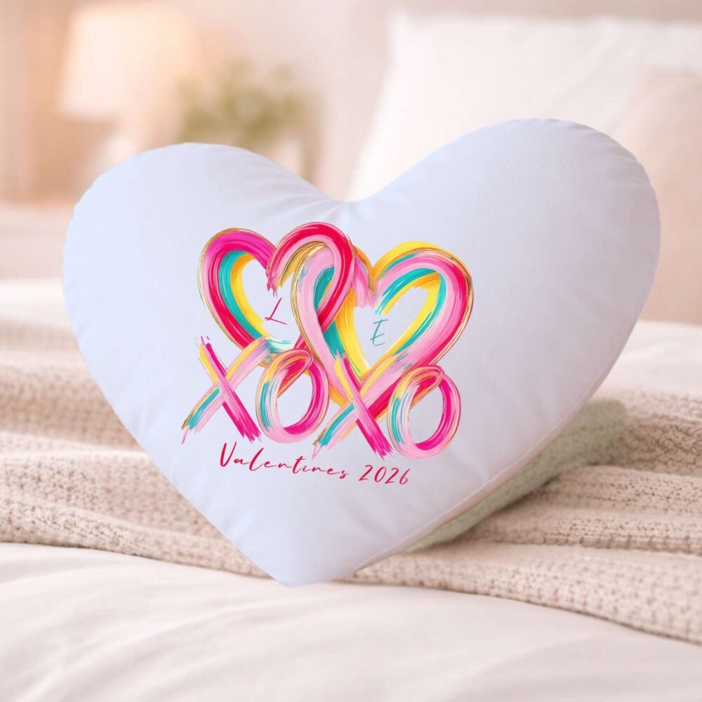 Pernă personalizată inimă XOXO cu inițiale și mesaj - cadou Valentine’s Day