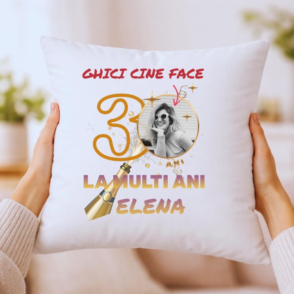 Pernă 40x40 personalizată „La multi ani ” cu poză și nume – cadou zi de naștere 30 ani