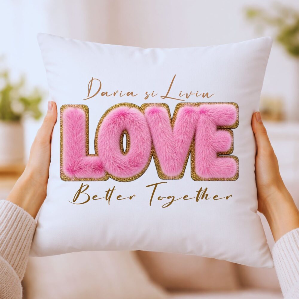 Pernă personalizată LOVE cu nume și mesaj Better Together – cadou romantic pentru cuplu