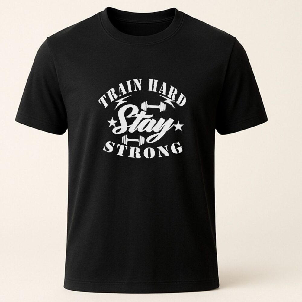 Tricou bărbați fitness Train Hard Stay Strong – model motivational pe tricou negru