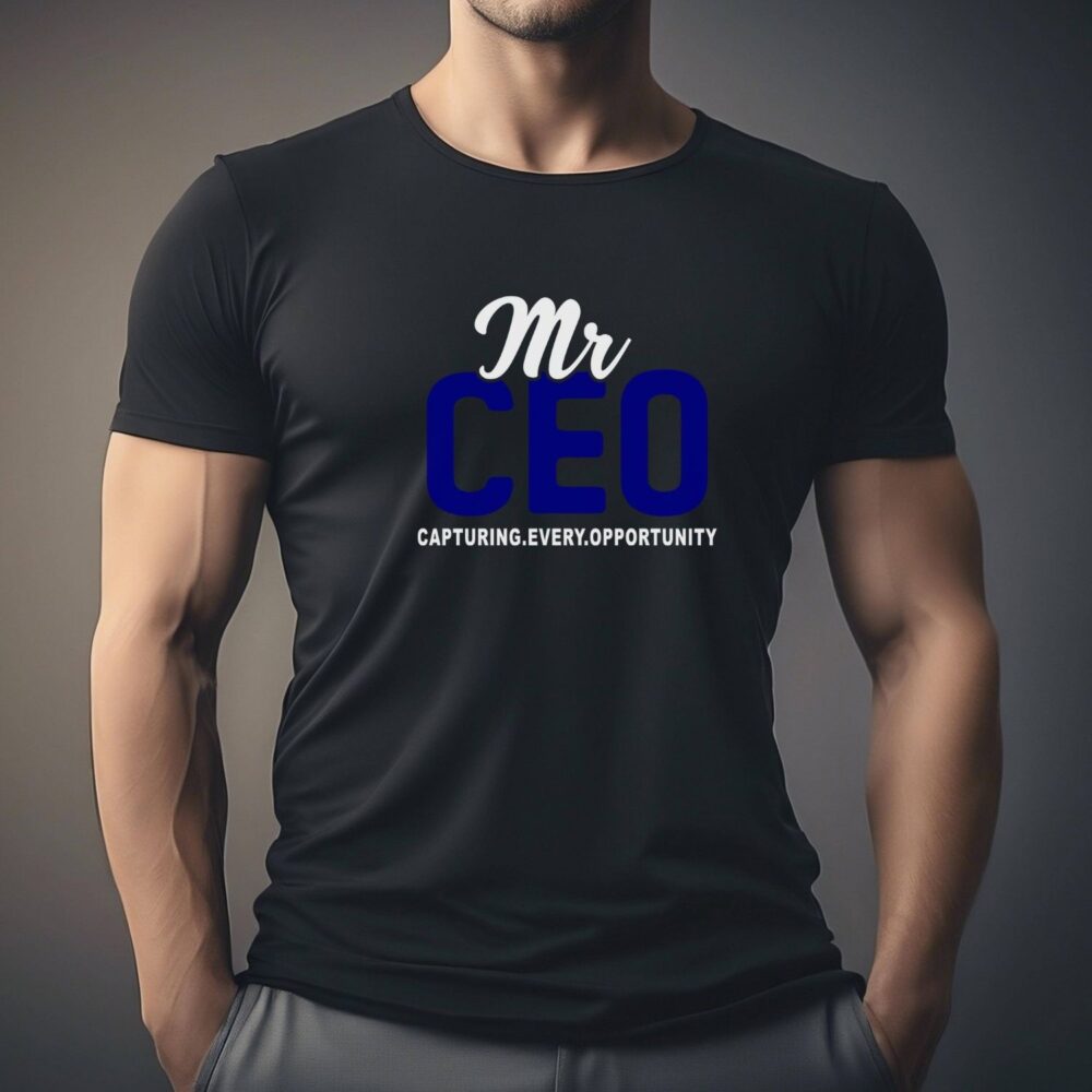 Bărbat purtând tricou Mr CEO – tricou cu mesaj CEO, stil business casual