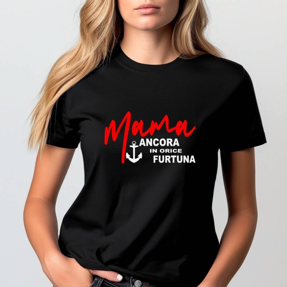 Tricou „Mama, ancora în orice furtună ” – cadou pentru mama, tricou 100% bumbac, negru, prezentat de model