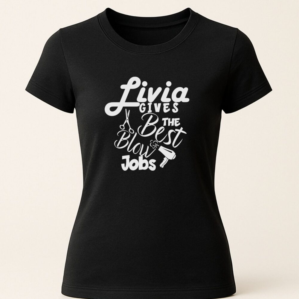 Tricou personalizat pentru coafeză sau frizeriță - 18+ cu nume – mockup pe tricou negru damă