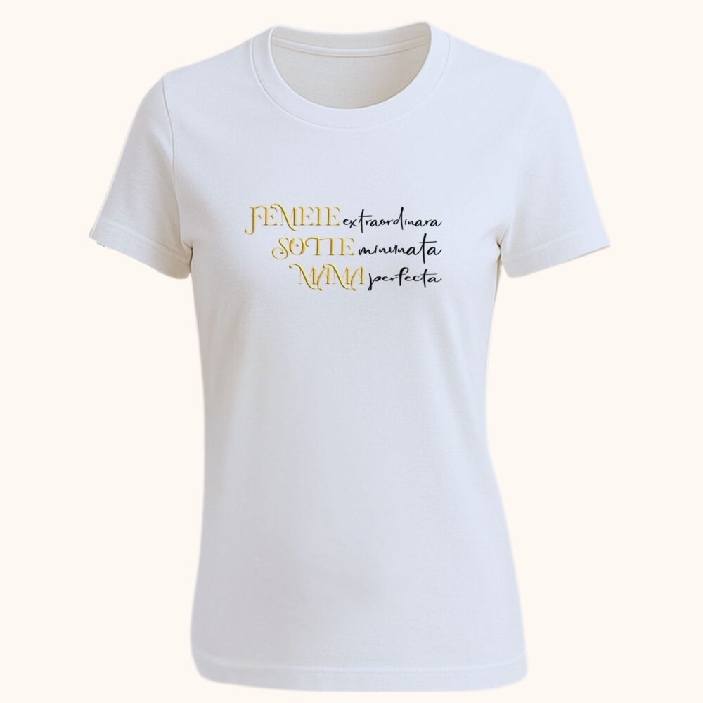 Tricou alb dama prsonalizat cu mesaj „Femeie Soție Mamă”, vinil soft metallic gold, model 1