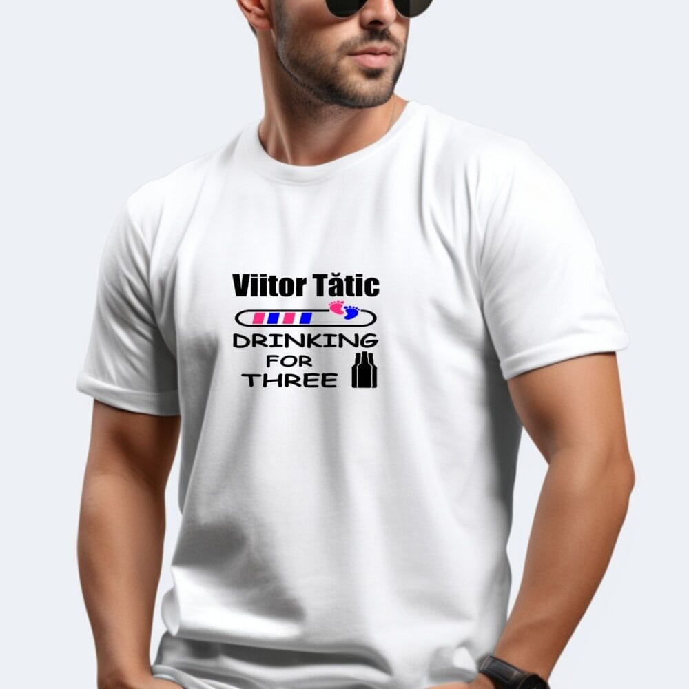 Tricou Viitor Tătic Drinking for Three, model funny alb pentru viitori părinți, baby announcement și cadou amuzant