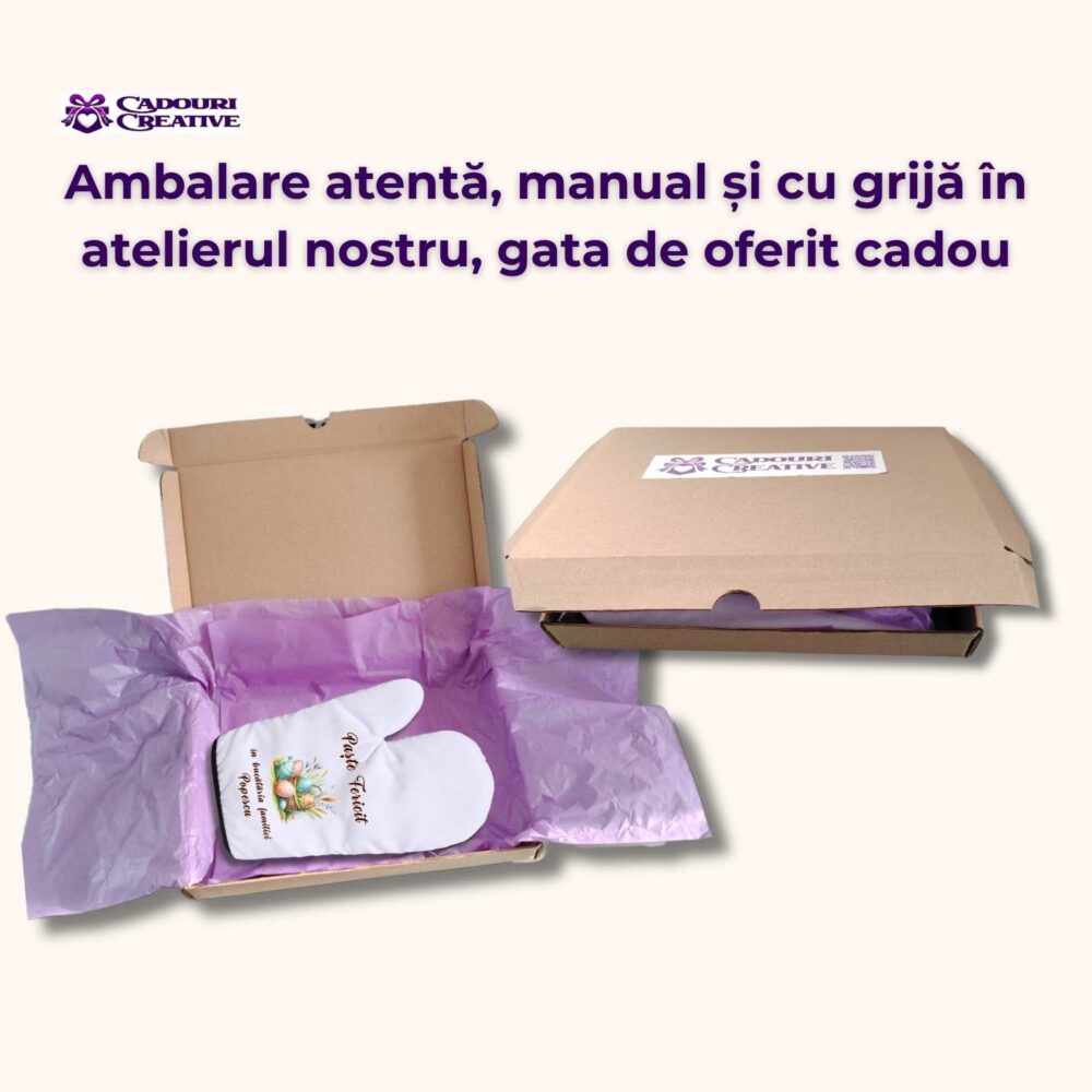 Ambalare atentă pentru mănușă de bucătărie personalizată de Paște, gata de oferit cadou