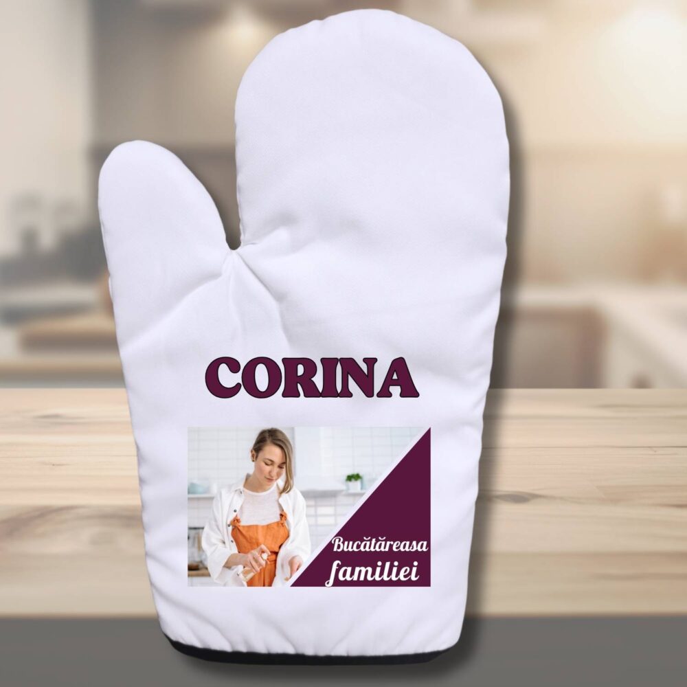 Mănușă personalizată cu poză și text pentru femeie, model Corina bucătăreasa familiei