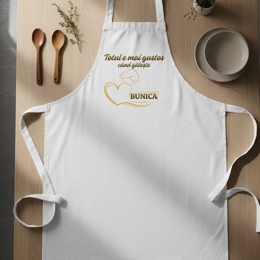 Șorț personalizat pentru bunica, model Totul e mai gustos când gătește BUNICA, cadou pentru bunica care gătește