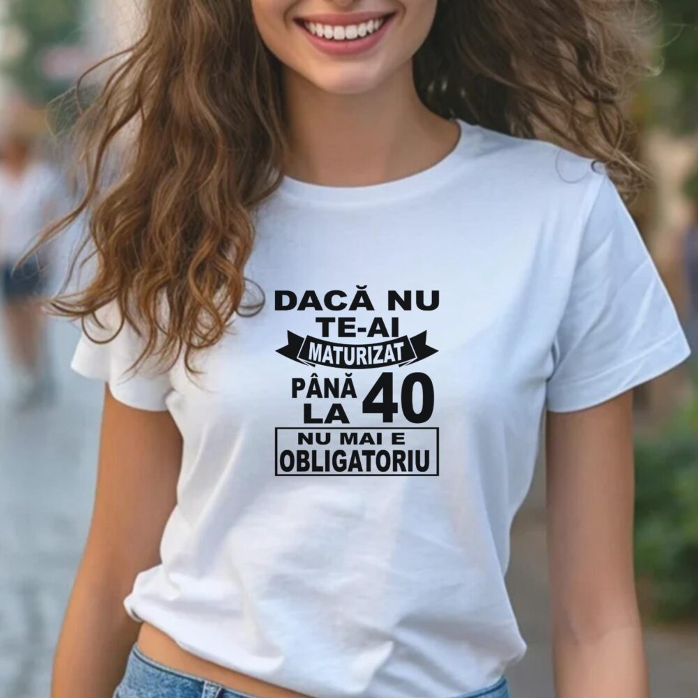 Tricou amuzant personalizat cu vârsta 40, model Dacă nu te-ai maturizat până la 40, cadou amuzant de zi de naștere purtat de femeie