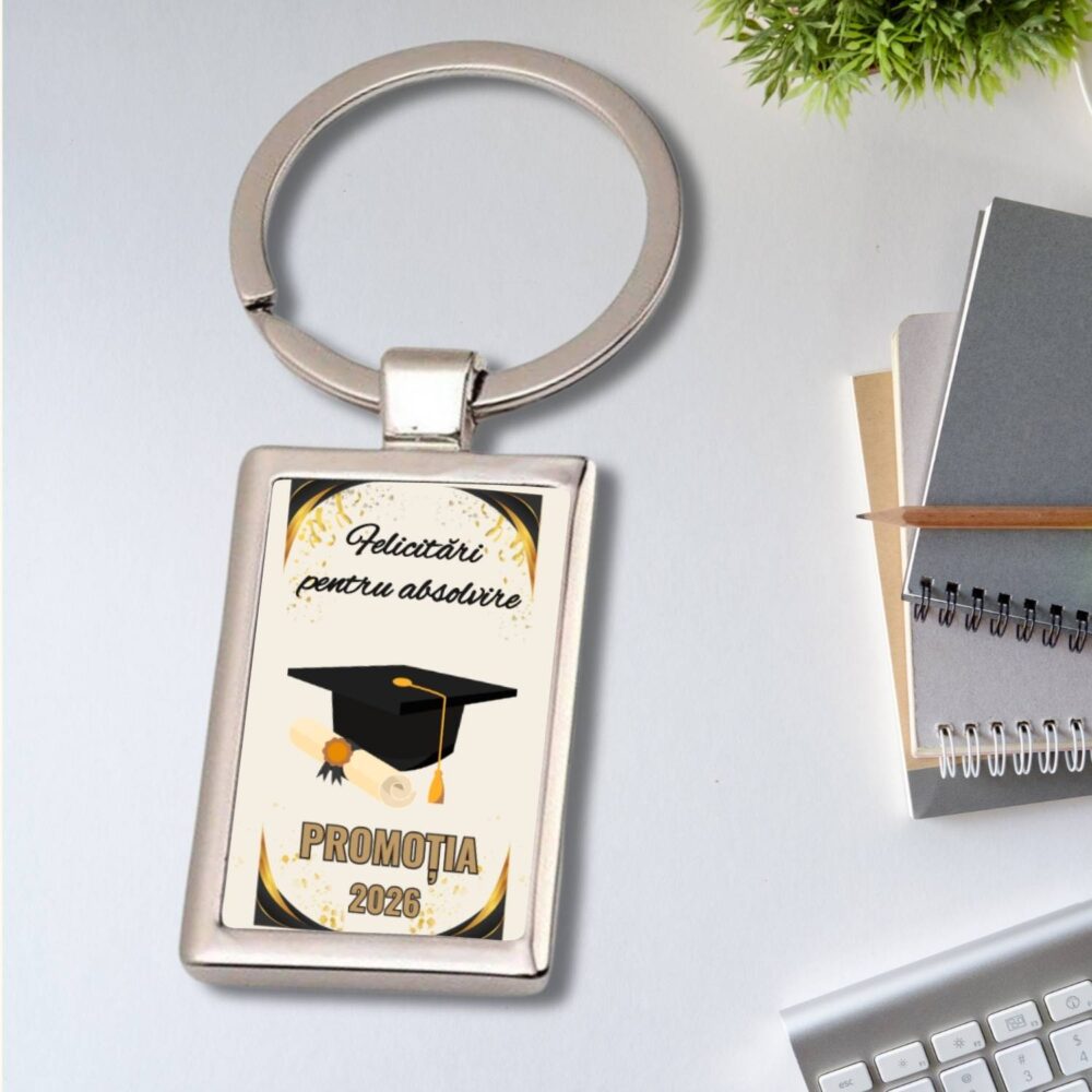 Breloc metalic personalizat pentru absolvire cu mesaj Felicitări pentru absolvire, anul și promoția personalizabile
