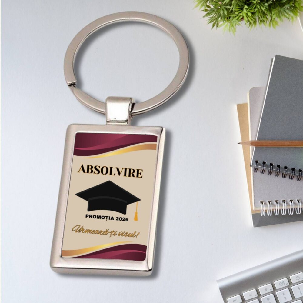 Breloc absolvire personalizat cu mesaj inspirațional Urmează-ți visul. Personalizabil cu an și promoție. Cadou inspirațional