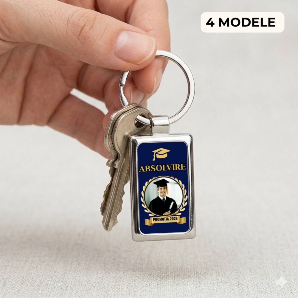 Breloc absolvire personalizat cu poză, model Academic Regal, promoția 2026, cadou metalic pentru absolvent sau absolventă