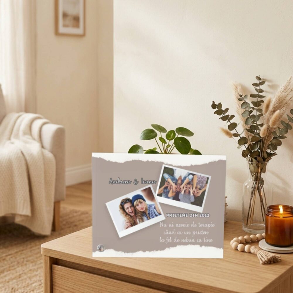 Ramă foto personalizată pentru prietene cu poză și mesaj din sticlă, model Prietene din 2012, cadou pentru cea mai bună prietenă