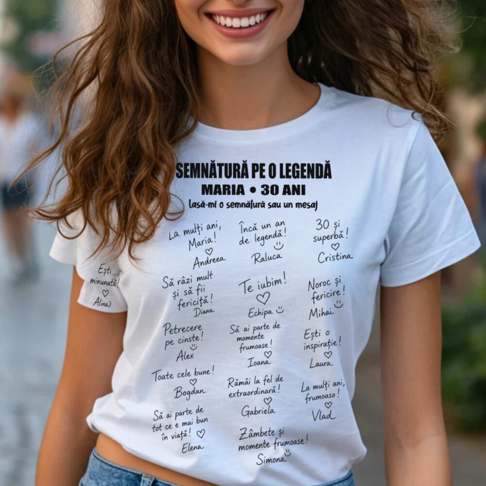 Tricou zi de naștere de semnat purtat de femeie, cu mesaje si semnaturi de la invitati, amintire de la petrecere. Cadou interactiv