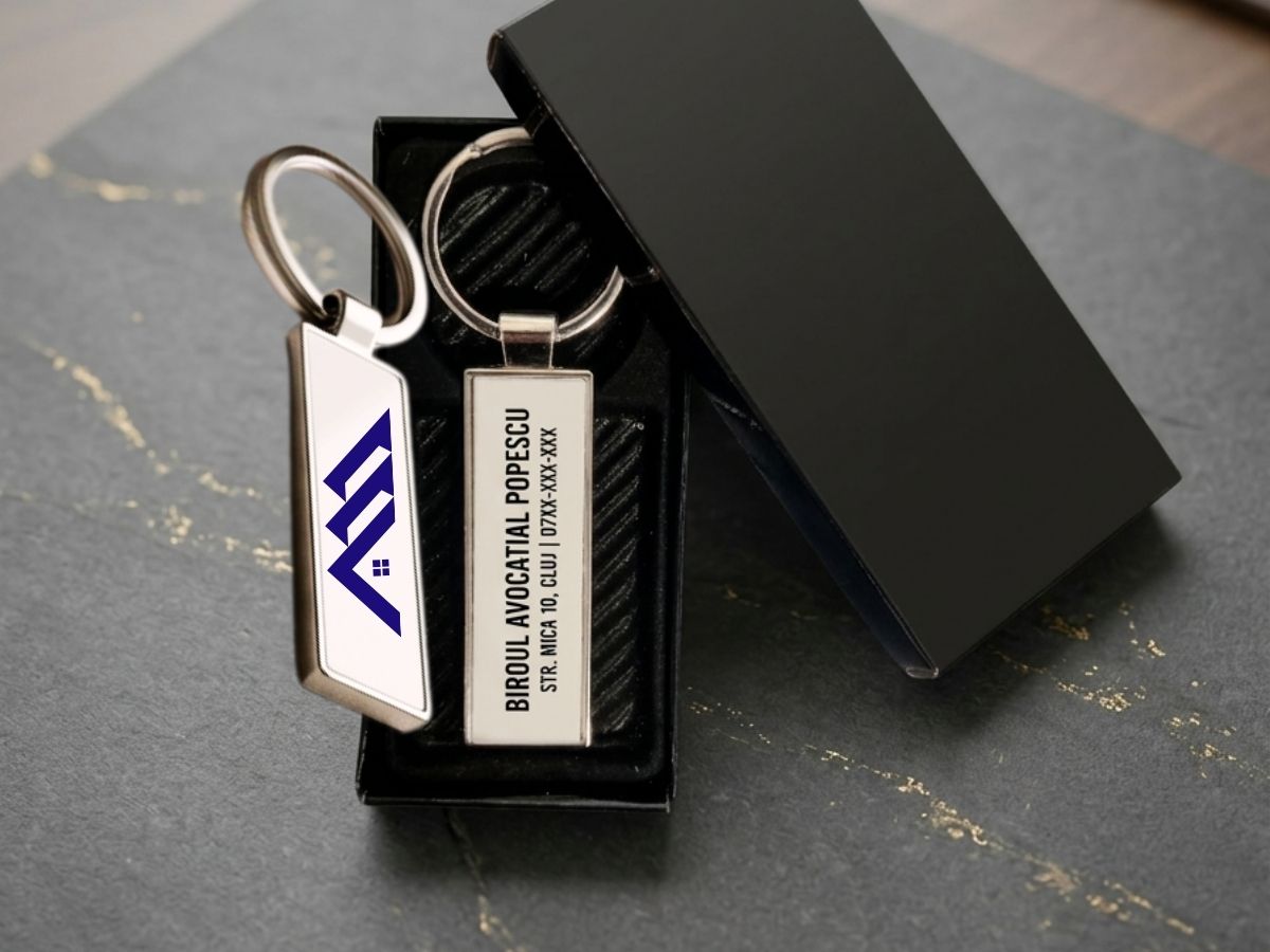 Breloc promo personalizat față-verso pentru business local