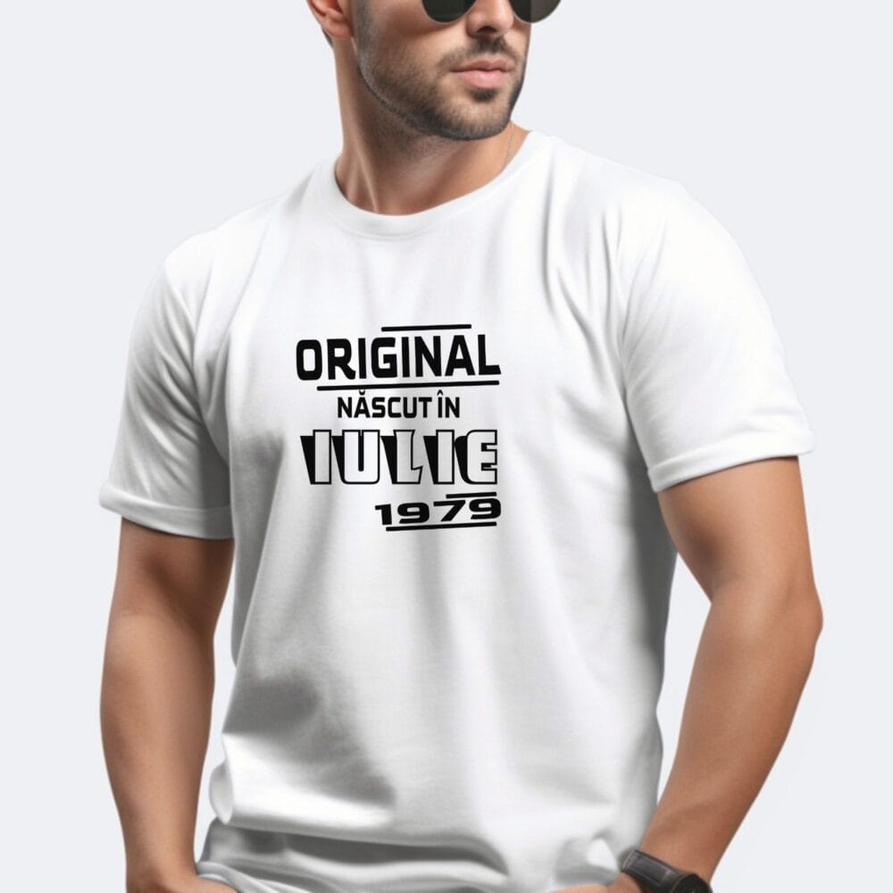 Tricou aniversar Original născut în Iulie 1979, mockup bărbat pe tricou alb